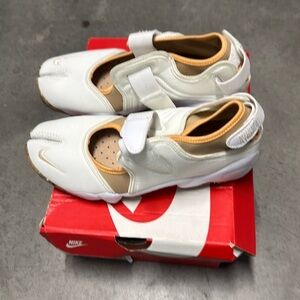 Women’s Nike air rift